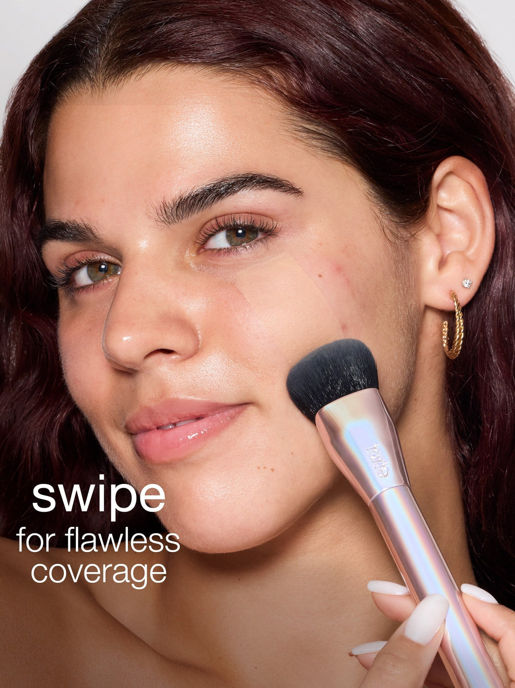 shape tape™ pressed powder brush